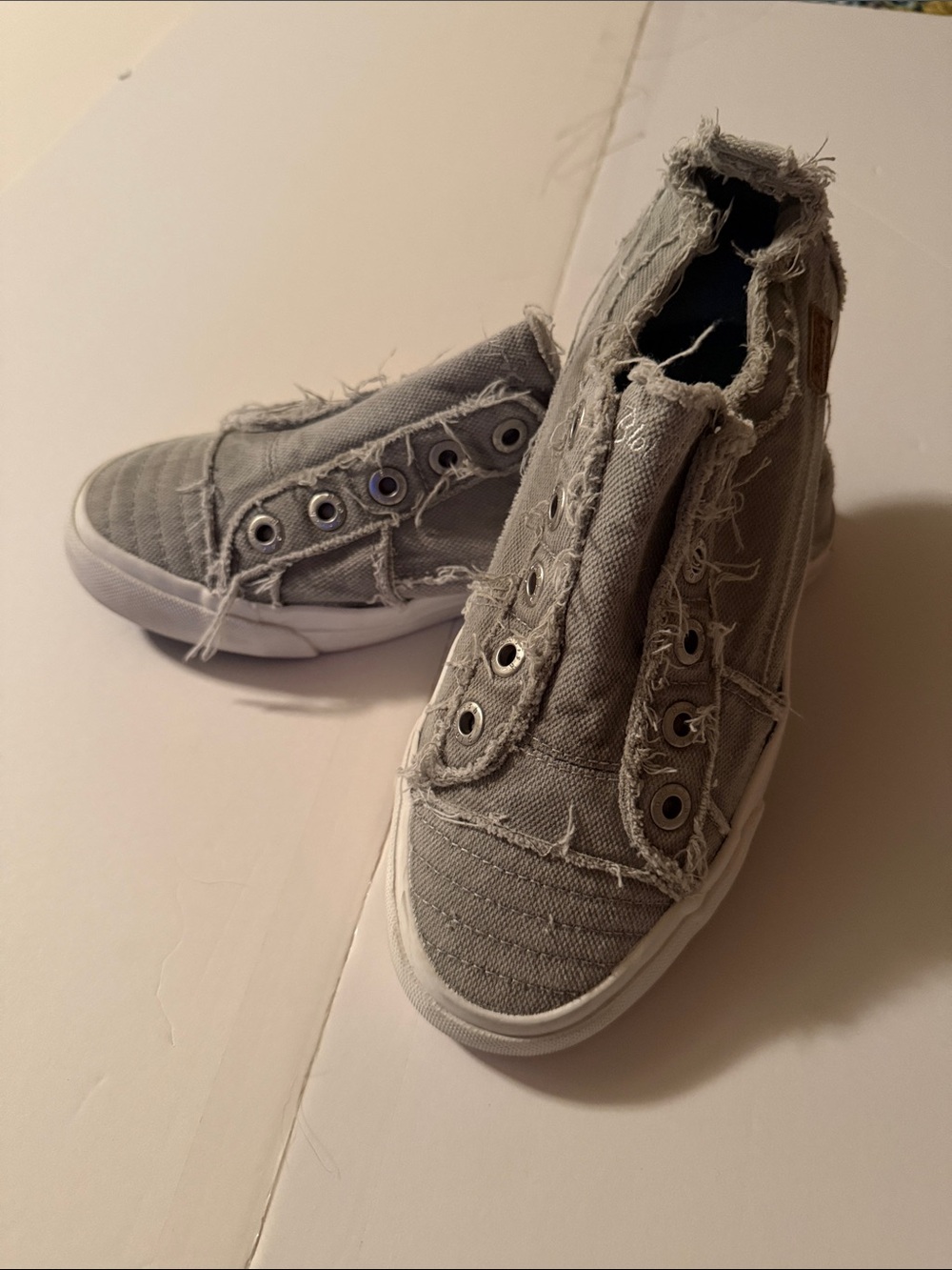 Blowfish Malibu Light Grey Frayed Canvas Slip-On Sneakers Sz 8.5-9. Sz 39-40EU